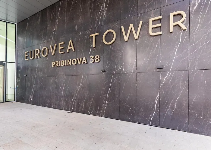 Eurovea Tower Apt 2 Sky View